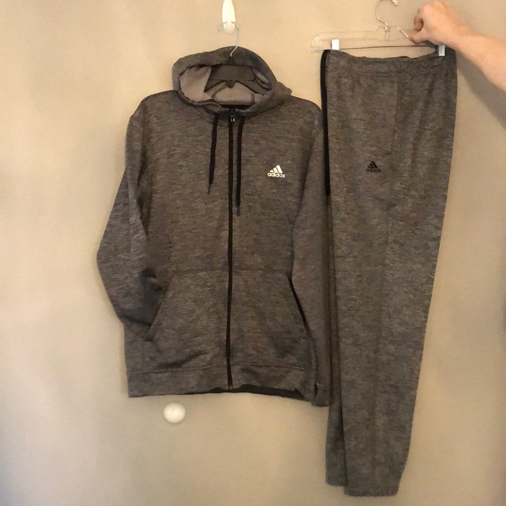 adidas mens jogging suit size Lg